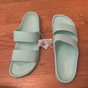 NWT Old Navy slides size 9